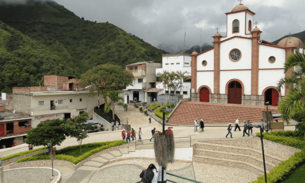 La fiesta del color llegó a Caicedo con Antioquia se pinta de Vida