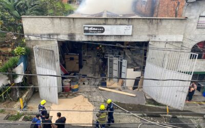 Bomberos Medellín controló incendio estructural en San Antonio de Prado