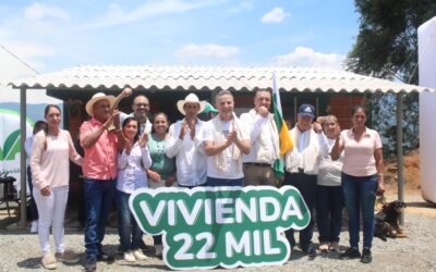VIVA entrega la vivienda 22.000 del Gobierno de Antioquia en Caicedo a una familia cafetera