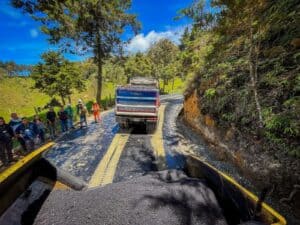 Avanza con éxito la pavimentación del tramo final de la vía entre Granada y San Carlos