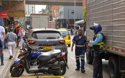 Los ciudadanos podrán alertar sobre vehículos mal parqueados en siete puntos de Medellín, a través de ReportesMed