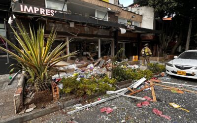 Bomberos Medellín atiende explosión de pipeta en Laureles