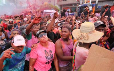 La fiesta y el color invadieron a Urabá en el Carnaval de la Vida