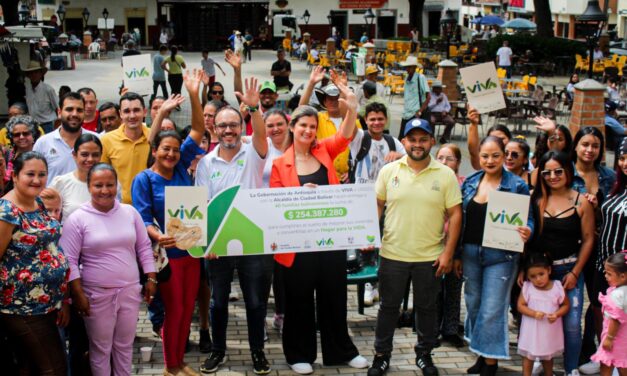 VIVA entrega 90 mejoramientos de vivienda y anuncia 96 más en Salgar y Ciudad Bolívar