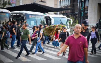 ¡Impactante Estrategia de la Alcaldía de Medellín! La Vida de los Peatones toma el Centro del Escenario en Nueva Campaña Cultural de Seguridad Vial