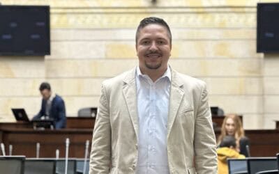 Felipe Restrepo recibe la condecoración «Raíces» en el Congreso de la República