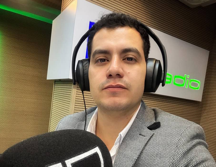 Adolfo Rivas Aboga por pregunta sobre reducción de ueldos a Congresistas en la Consulta Popular