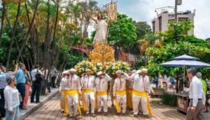 ¡Barbosa se lució! Su Semana Santa puso a bailar hasta el alcalde