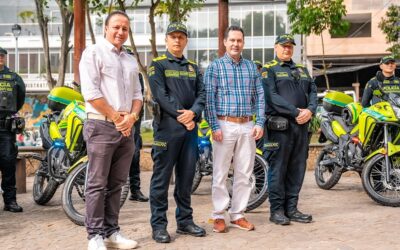 Alcaldía de Barbosa refuerza la seguridad con la entrega de cinco motocicletas a la Policía: Un paso firme hacia la tranquilidad ciudadana