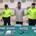 ¡Qué joyita! En Sabaneta un hombre le disparó a policías para evitar que lo capturaran: se había robado una millonada