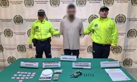 ¡Qué joyita! En Sabaneta un hombre le disparó a policías para evitar que lo capturaran: se había robado una millonada
