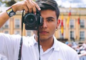 Concejal de Envigado estigmatiza al joven Camilo Restrepo del CMJ y lo señala como "responsable" de su seguridad