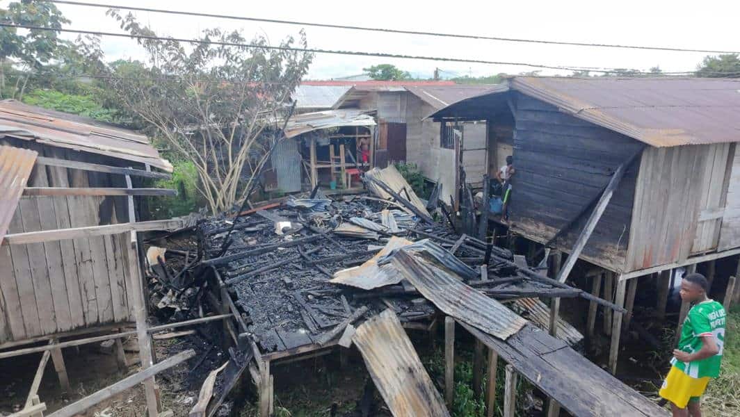 Incendio en Vigía del Fuerte afecta viviendas y familias