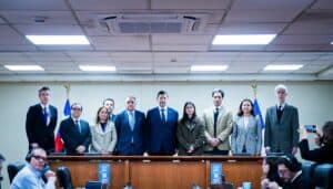 Cancillería de Chile hace jornada virtual para trámites de chilenos en el exterior