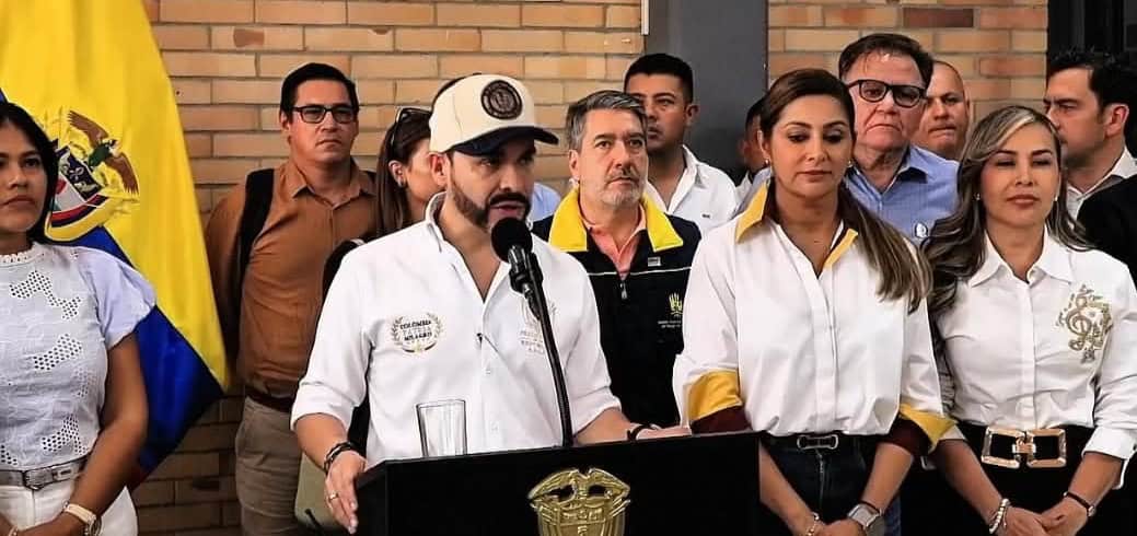 Funcionarios del Gobierno en el PMU por la emergencia del campo tolimense en Tolima.