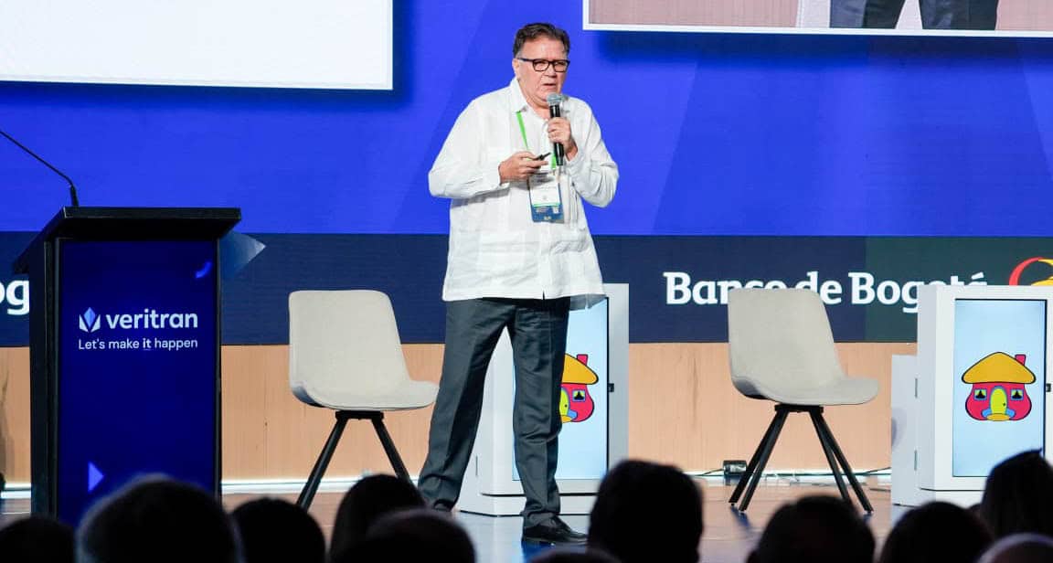 Ministro de Agricultura durante anuncio sobre crédito agropecuario en Cartagena