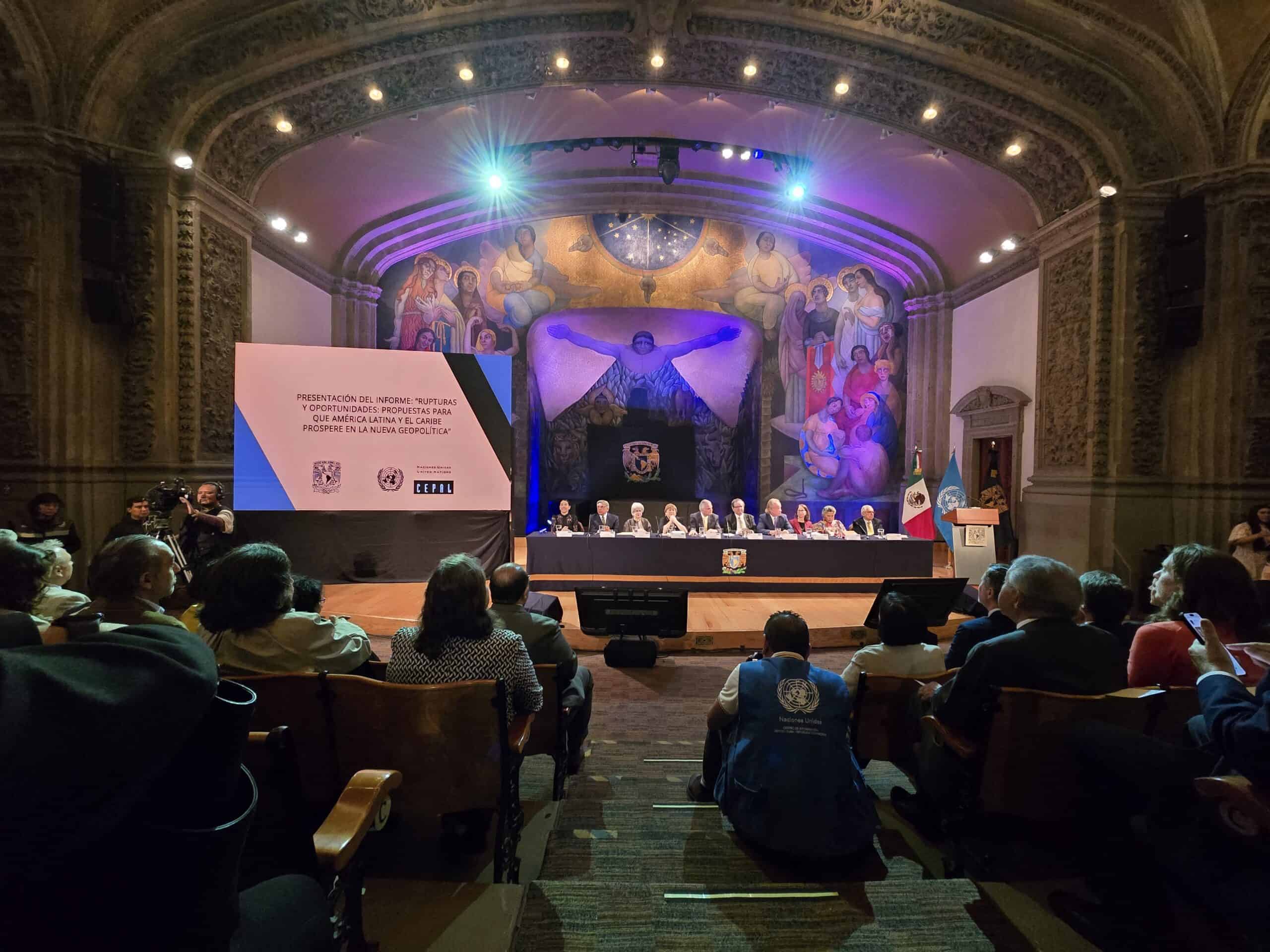 Presentación del informe CEPAL en el Antiguo Colegio de San Ildefonso de Ciudad de México