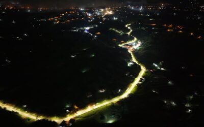 La vía Marinilla-El Peñol estrena 565 luminarias LED en 16,5 kilómetros