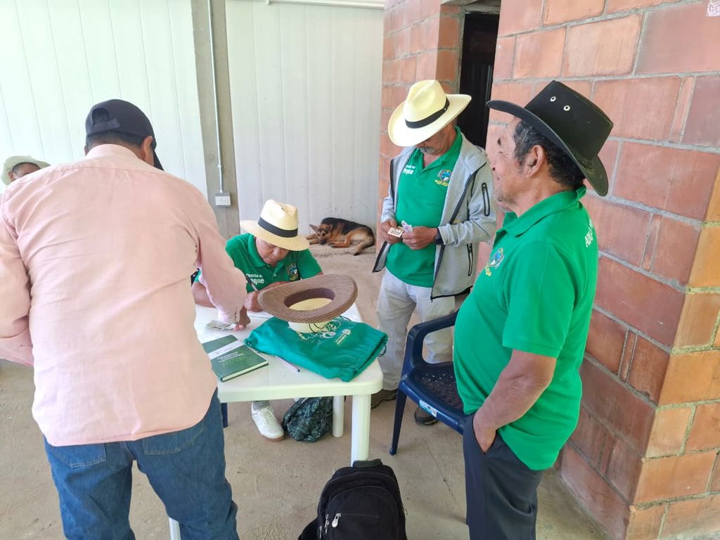 Adultos mayores de Peque participan en una jornada de lectura y escritura