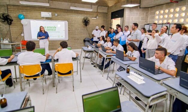 ALIÓN entrega 336 portátiles a sede rural de Sonsón