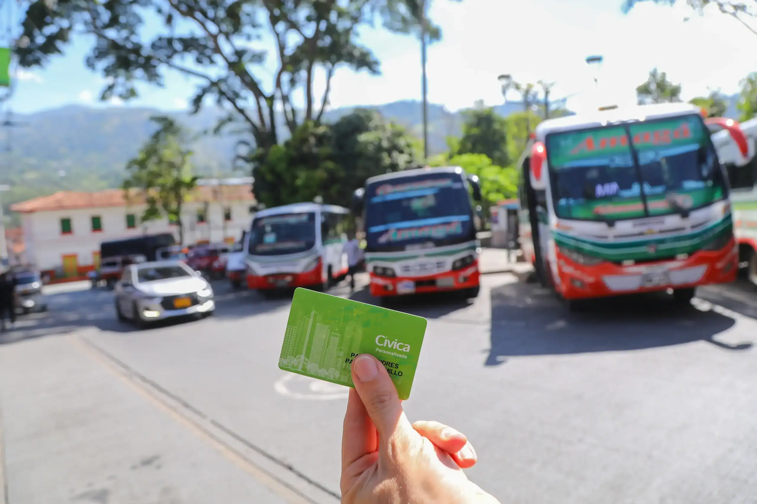 Bus de Coomutran con sistema Cívica en una ruta intermunicipal