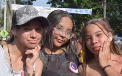 Color Run movilizó a cientos de jóvenes en Carepa