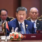 Xi pide a los BRICS reforzar cooperación en IA, paz y comercio