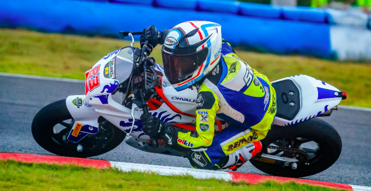 Gerónimo Pareja Ruiz en una competencia de motociclismo