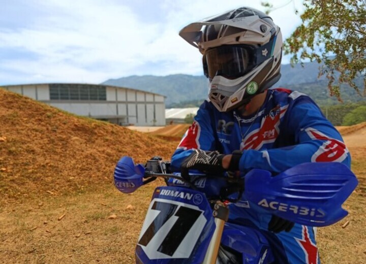 Jacobo Román en una imagen de cortesía usada tras su bicampeonato latinoamericano de motocrós