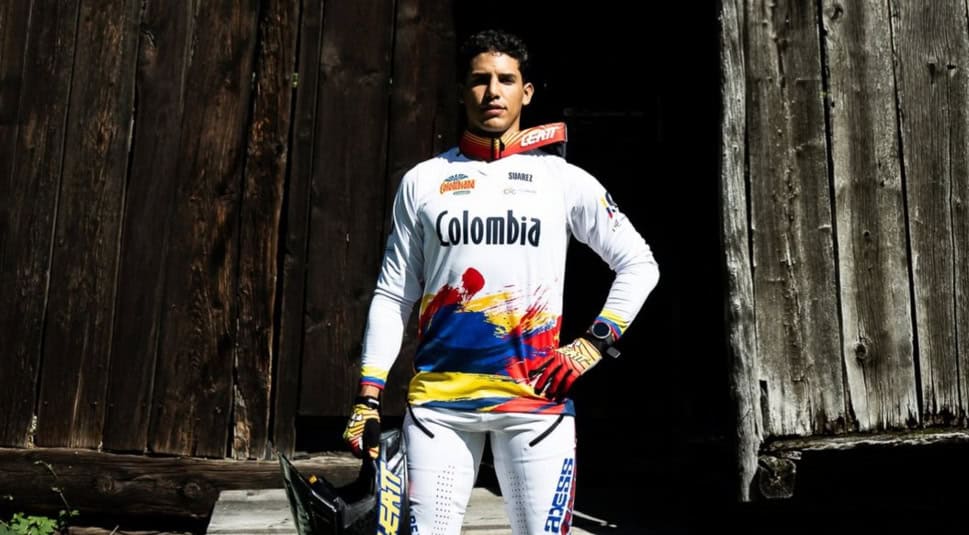 Imagen de un corredor de downhill en competencia, publicada por la fuente sobre Juan Fernando Muñoz