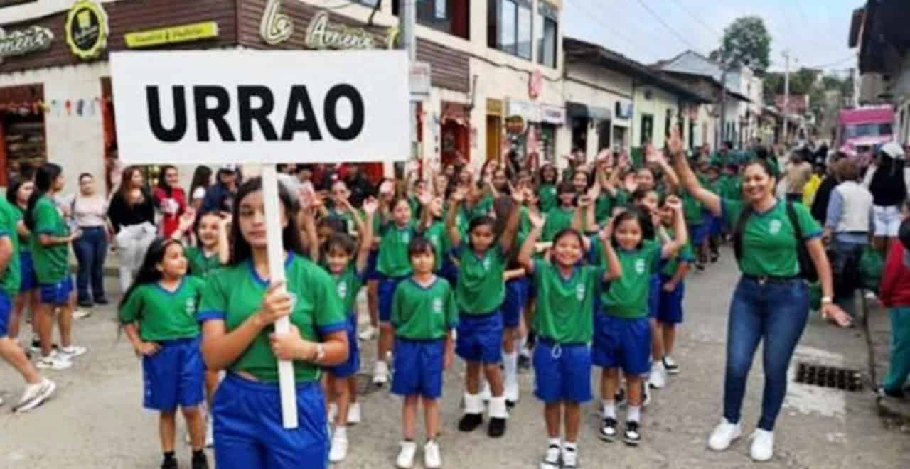 Delegaciones de los Juegos Escolares durante la apertura del subregional del Suroeste en Urrao.