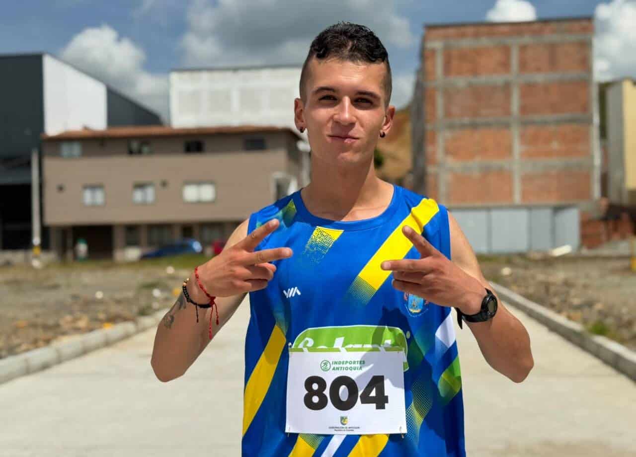 Kevin Arroyave durante la prueba de 800 metros en Entrerríos