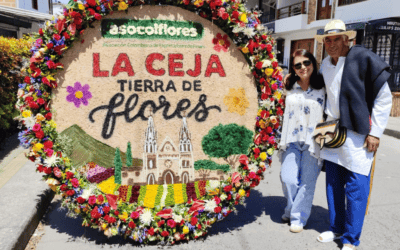 La Ceja destacó su tradición floricultora en desfile de silleteros y bicicletas en flor
