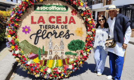 La Ceja destacó su tradición floricultora en desfile de silleteros y bicicletas en flor