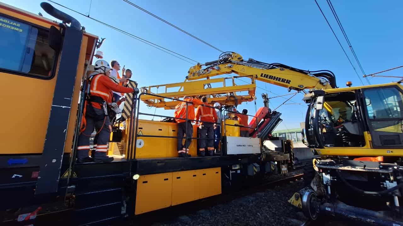 Tren del Metro de Medellín durante la operación parcial de la Línea A