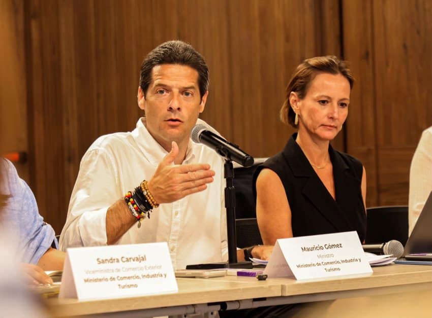 Mauricio Gómez Amín se reúne con delegados de Red Invest en una mesa de trabajo sobre inversión regional