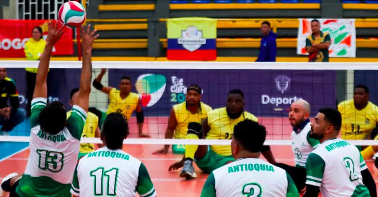Delegación de voleibol sentado de Antioquia durante el campeonato nacional en Bogotá