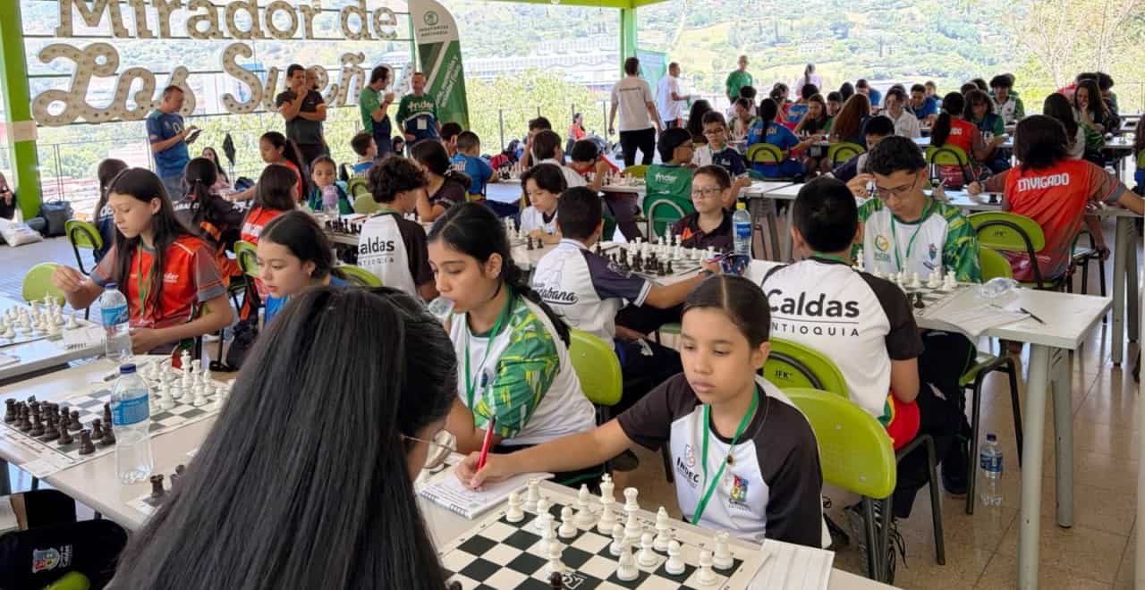Representantes de Medellín en el torneo de ajedrez del zonal de Copacabana