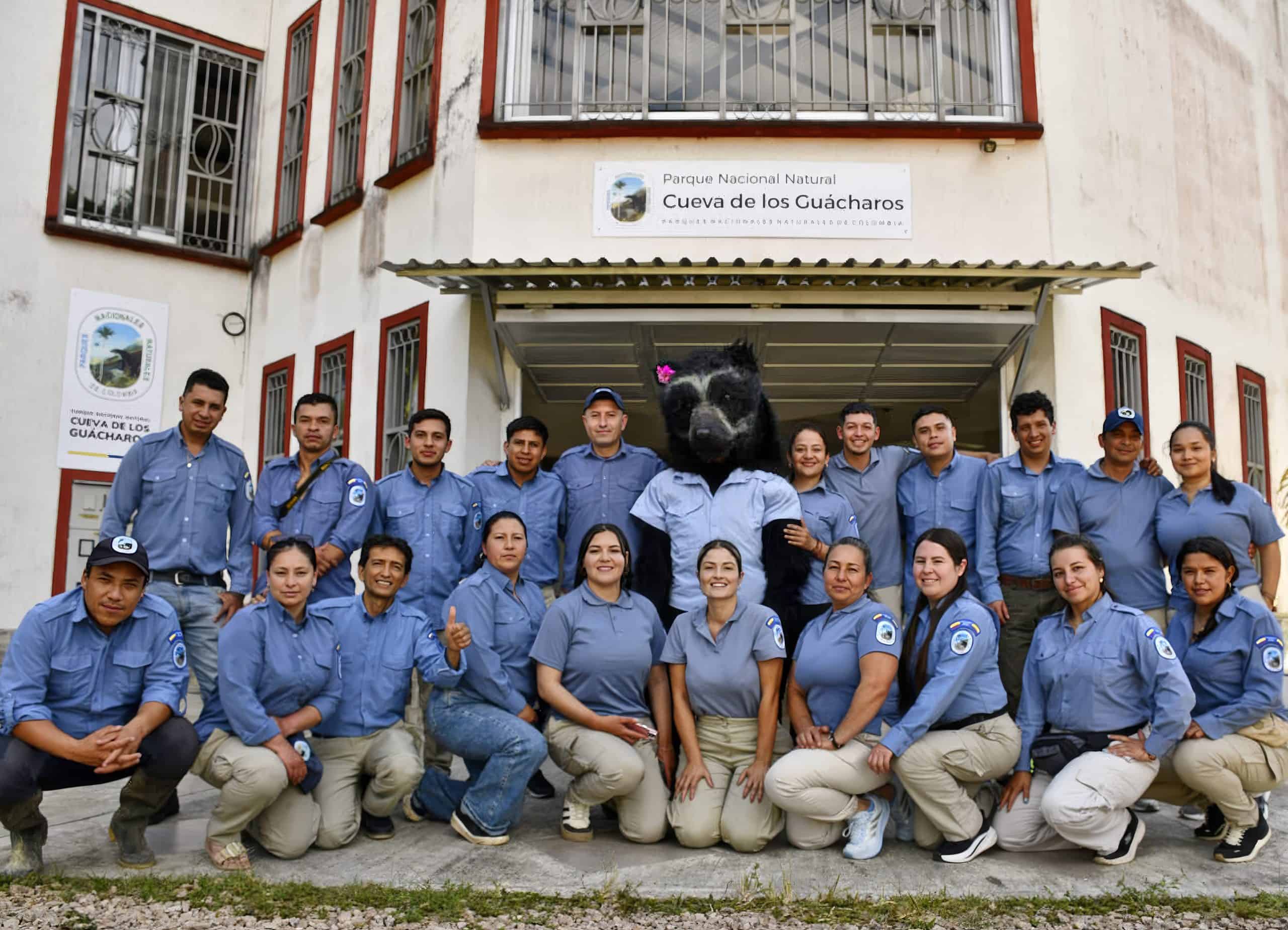 Guardaparques de Parques Nacionales durante un intercambio de experiencias en Cueva de los Guácharos