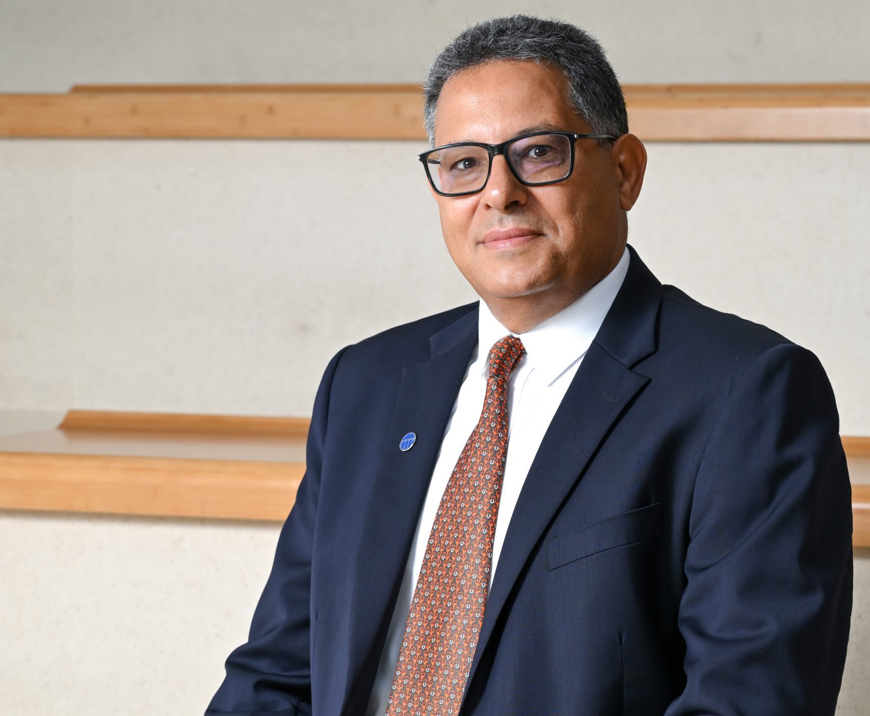 الأستاذ الدكتور خالد قاسم لطيف