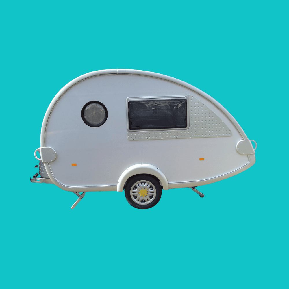 Trailer insurance in Quebec Small white caravan on a turquoise background.