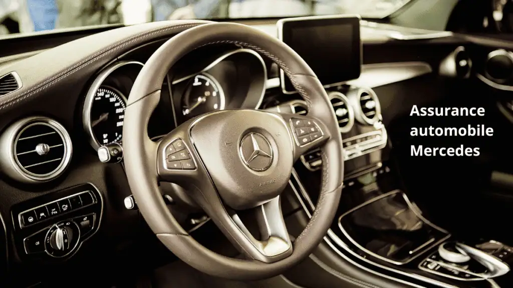Volant intérieur voiture Mercedes, assurance automobile