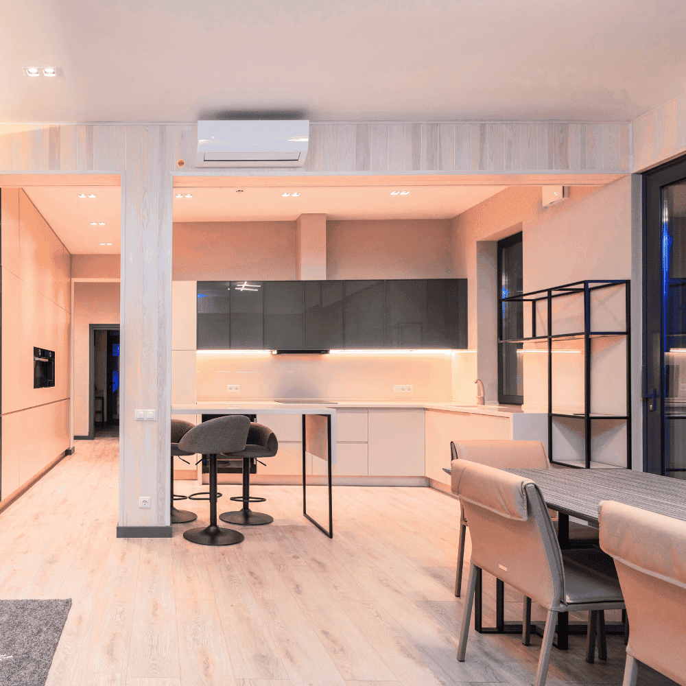 Soumission sssurance habitation à Pierrefonds-Roxboro Cuisine moderne avec îlot et éclairage intégré.