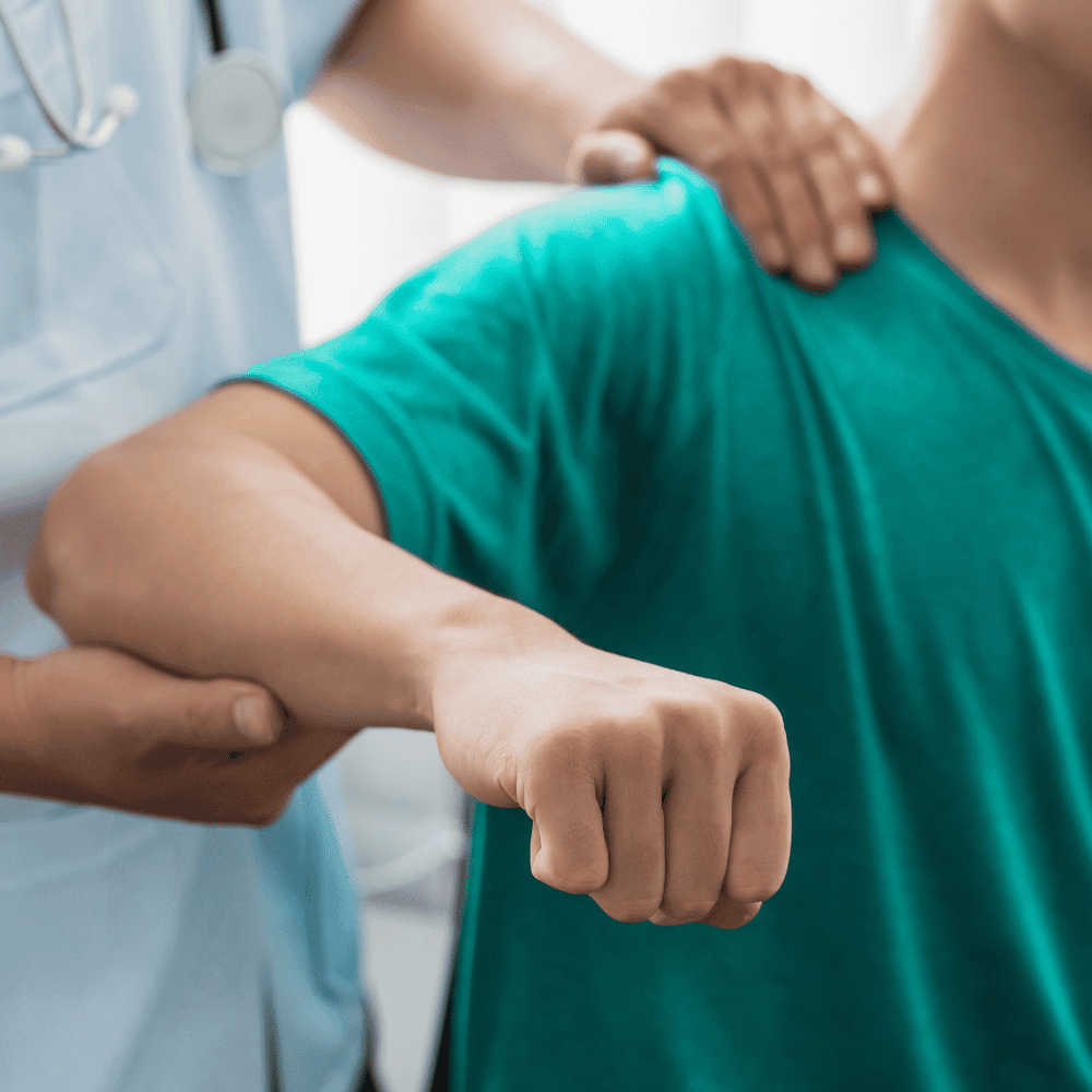 Exercice de physiothérapie pour le bras