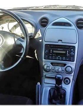 Eingebauter Autoradio Adapter mit CAN-Bus für Fahrzeugkompatibilität.