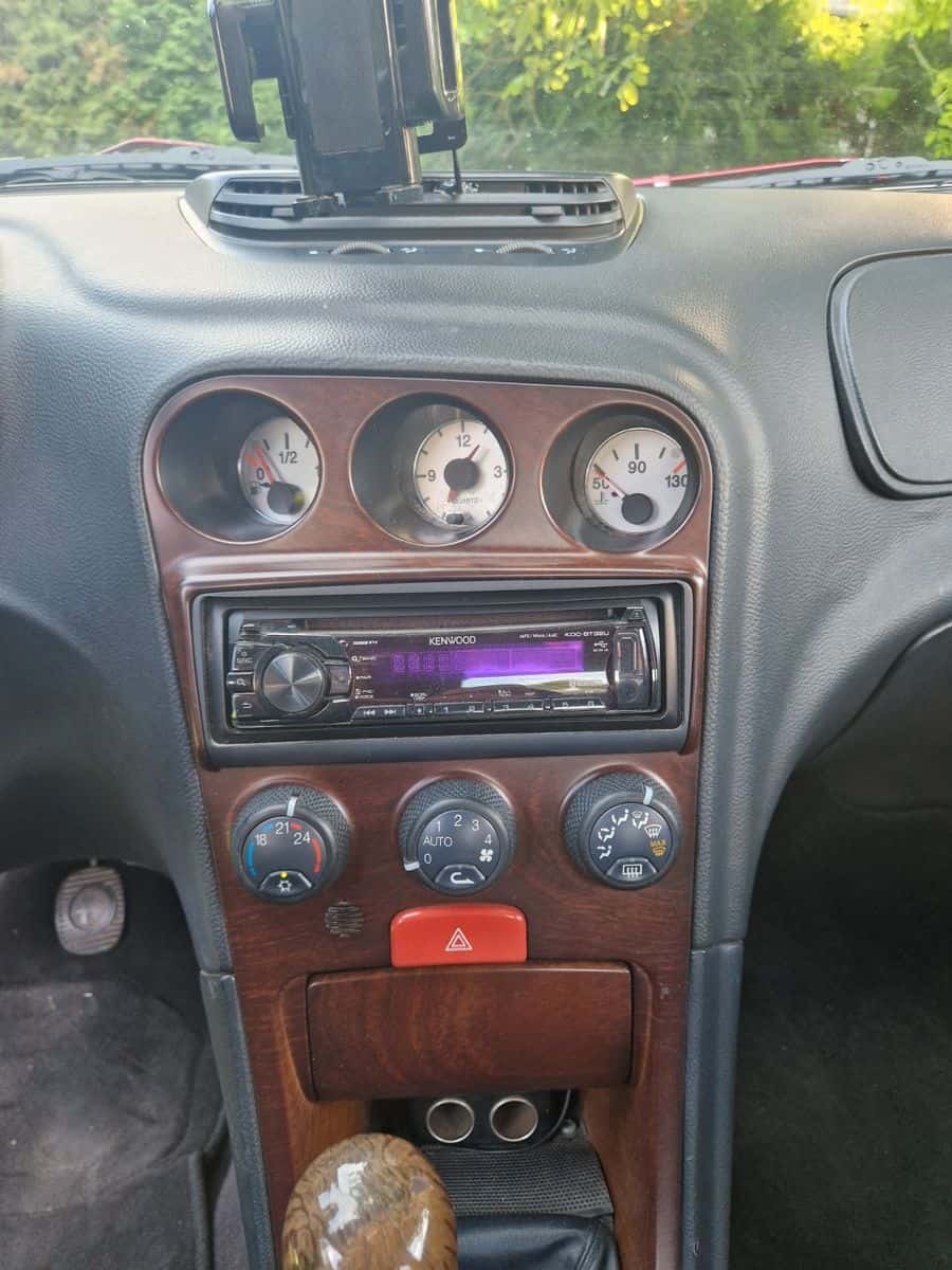 Adapter für Autoradios mit CAN-B Anschluss, kompatibel mit Kenwood, einfache Installation.