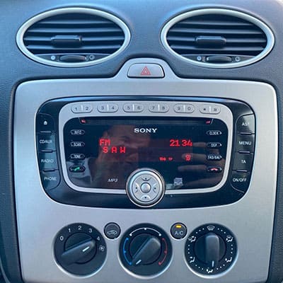 2. Fortschrittlicher Autoradio Adapter mit CAN-B Technologie für optimale Verbindung.