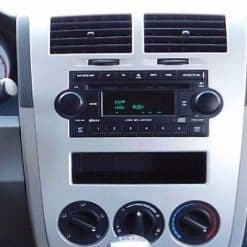 Autoradio Adapter für bessere Konnektivität im Fahrzeug.