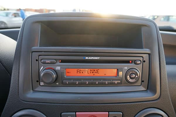 Autoradio adapter CAN-B für Fahrzeugradio, kompatibel mit Blaupunkt, einfache Installation.
