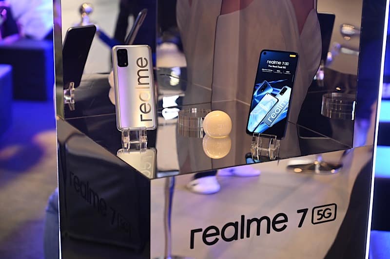 realme Smart TV unveiled with new realme 7 5G dual 5G smartphone